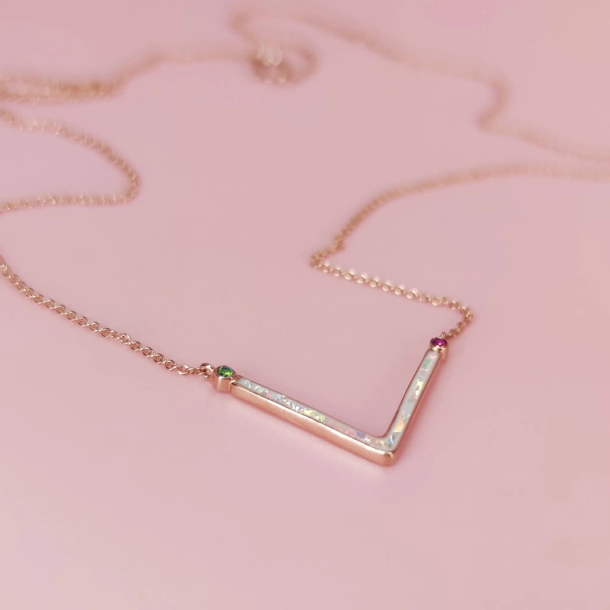 Love&#39;s Embrace: Birthstone Ashes Necklace