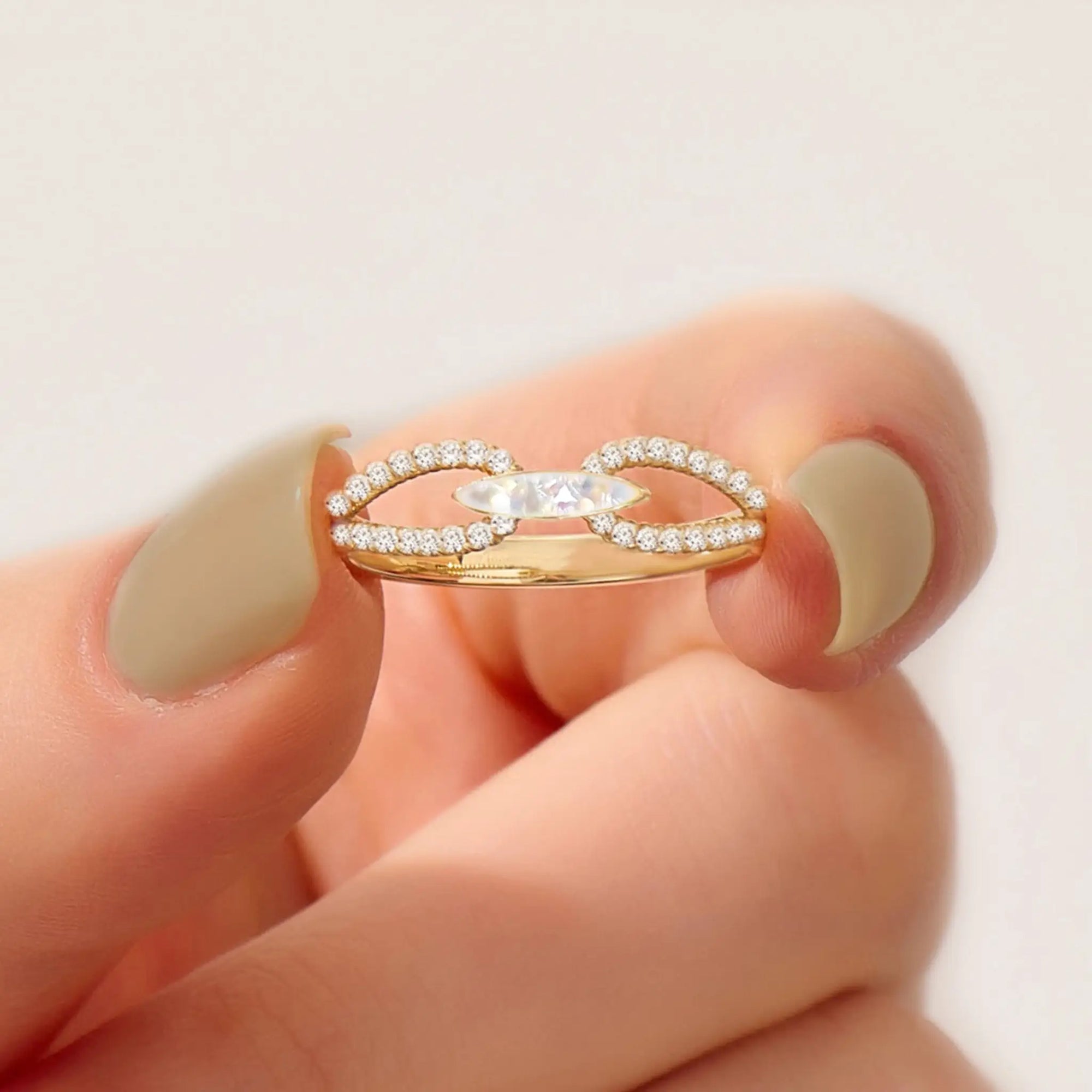 Timeless Ashes Ring: Unique Gift for Loved Ones