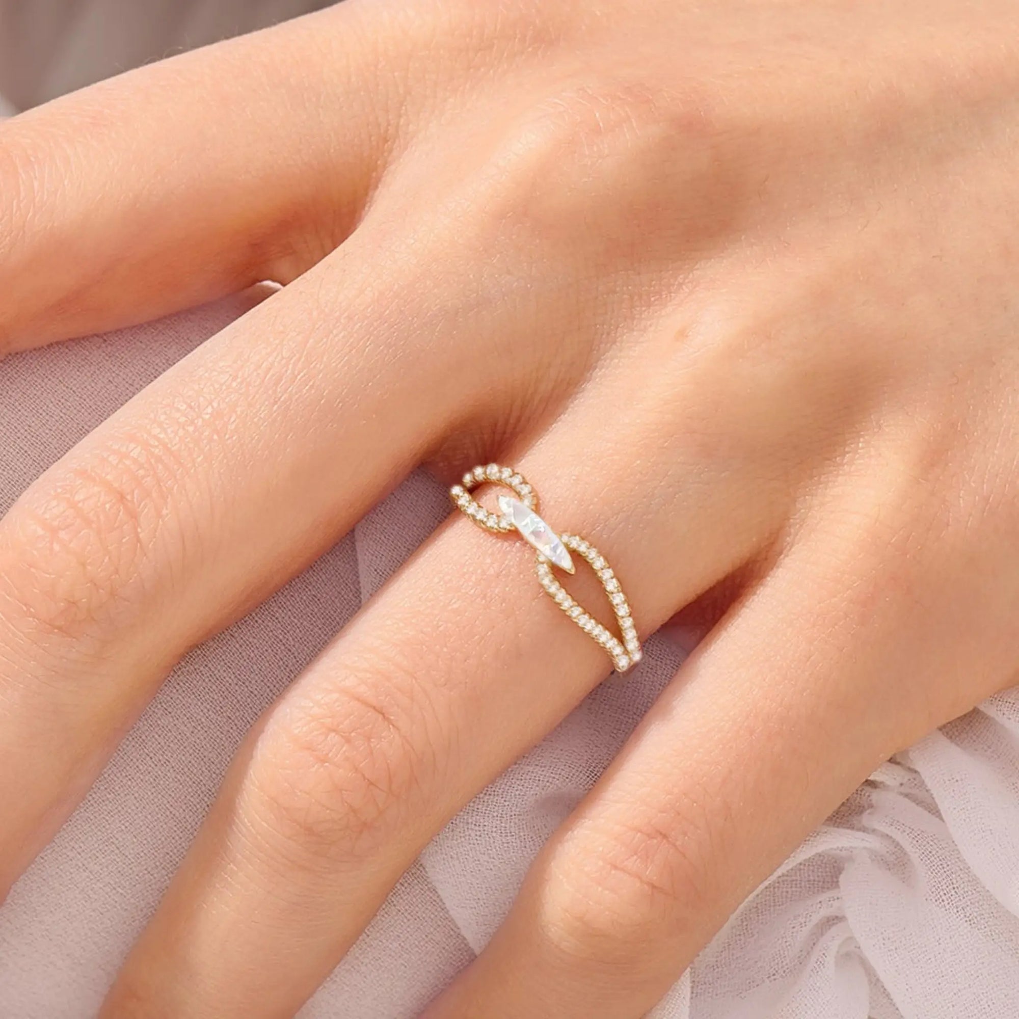 Timeless Ashes Ring: Unique Gift for Loved Ones