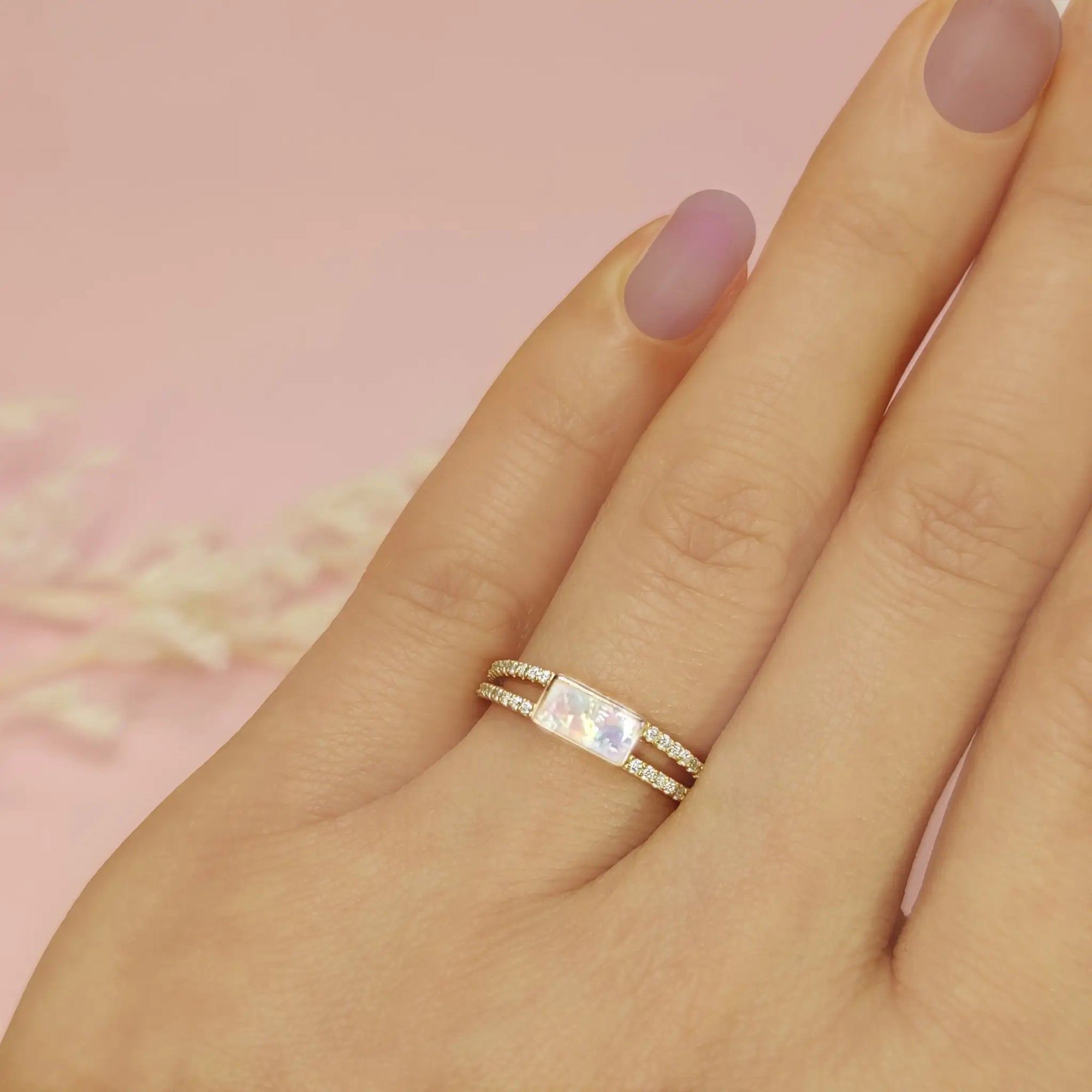 Radiant Bar Ashes Ring for Lasting Memories