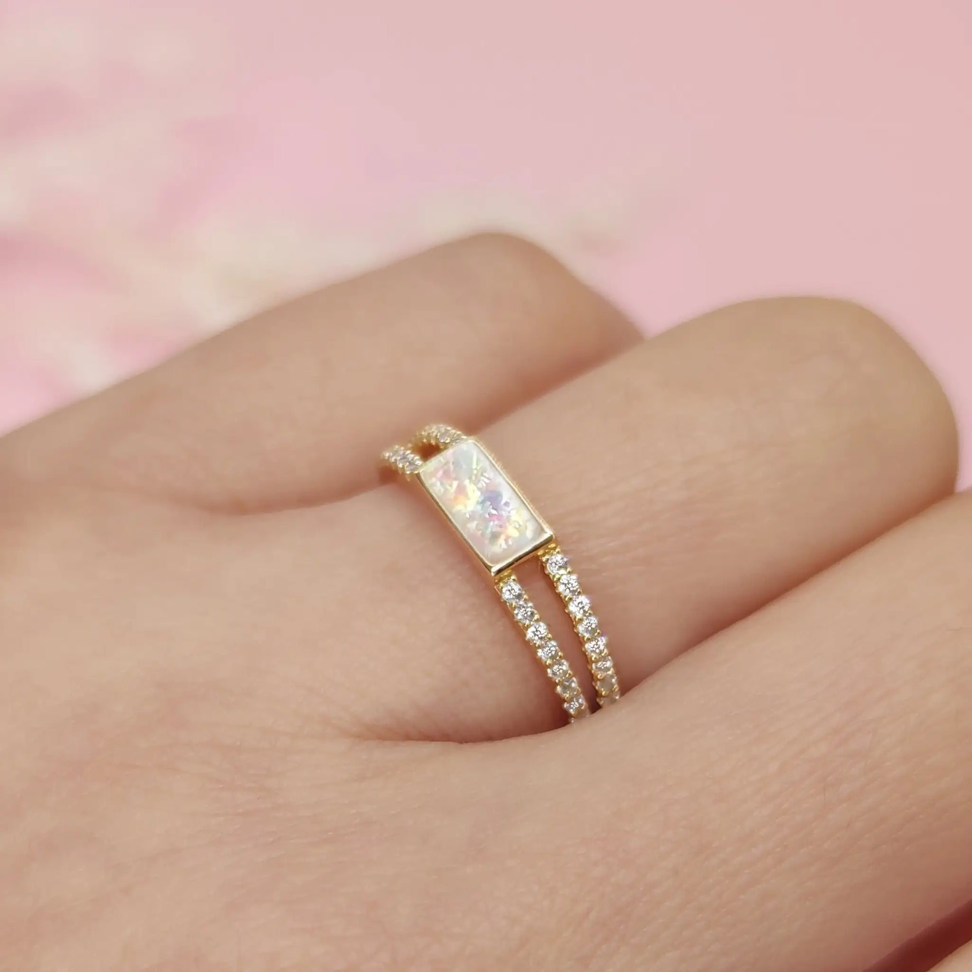 Radiant Bar Ashes Ring for Lasting Memories