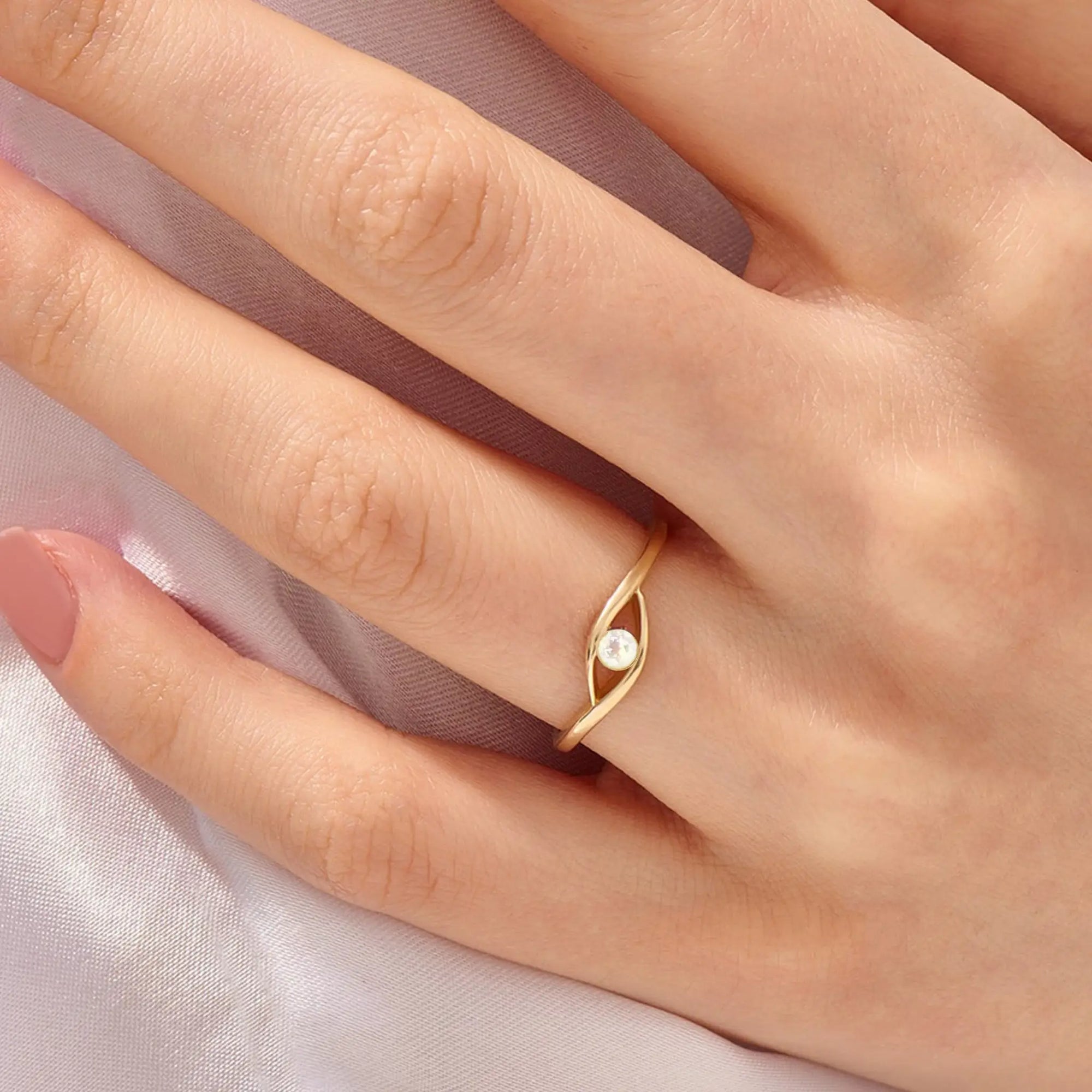 Personalized Ashes Ring: Serene Circle Tribute