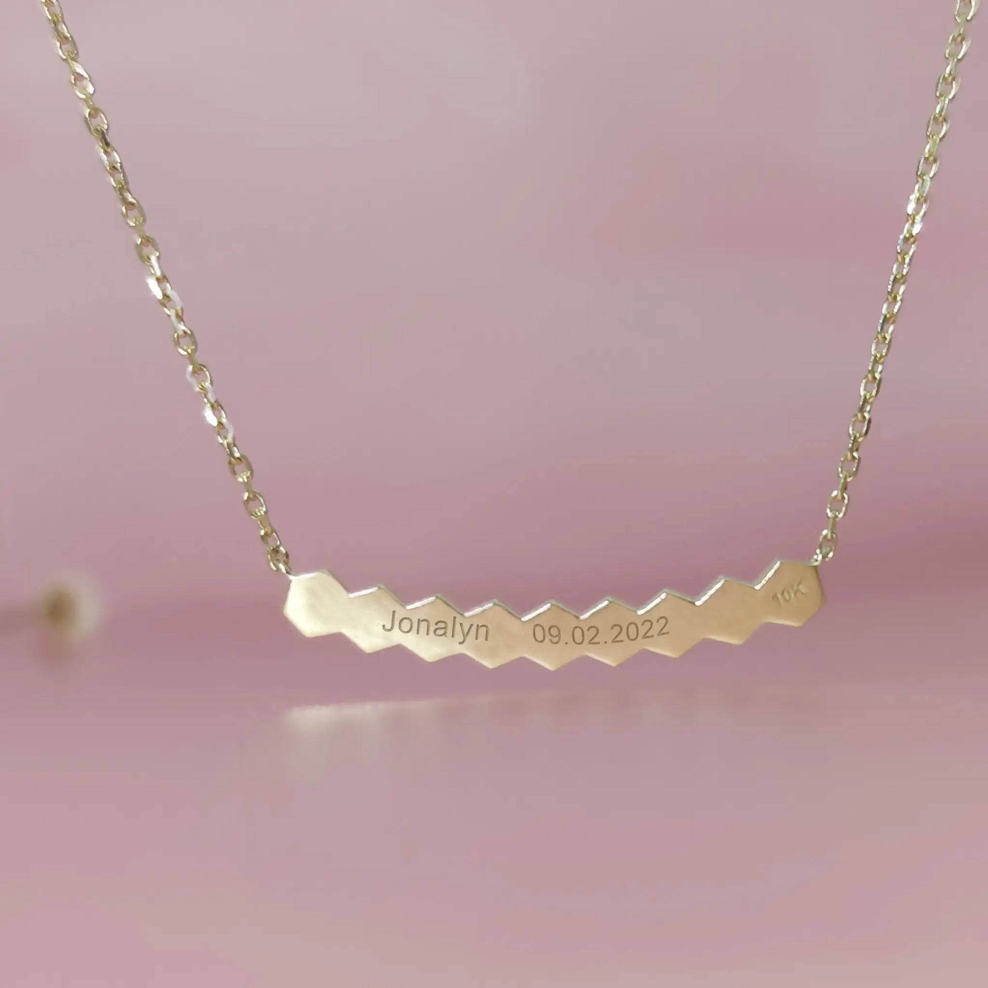 Personalized Honeycomb Ashes Necklace for Cherished Memories