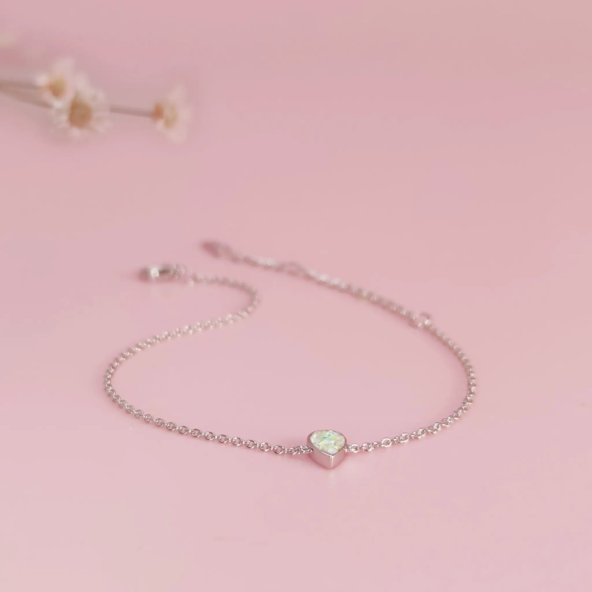 Soft Glow Gold Bracelet: A Symbol of Eternal Love