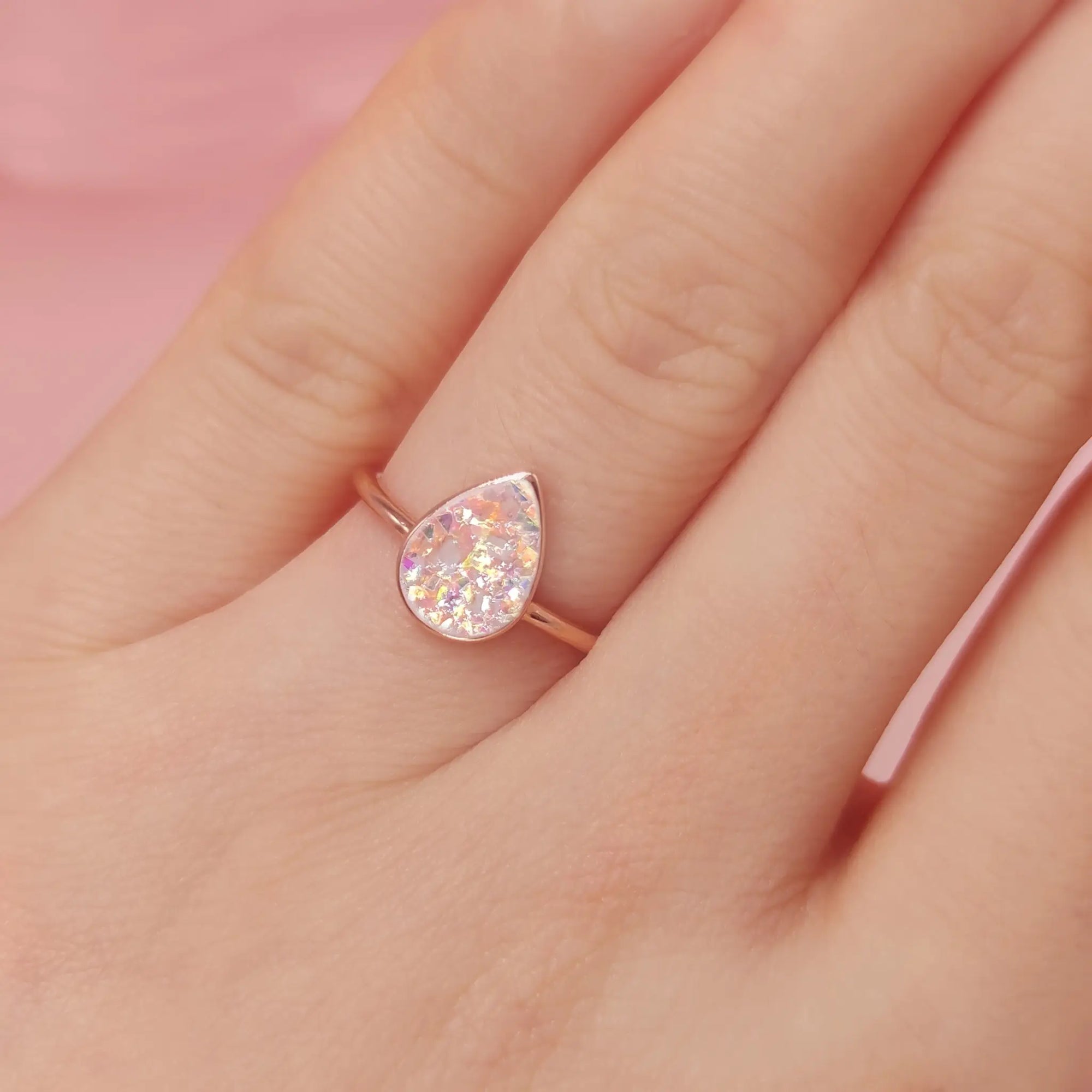 Teardrop Ashes Ring: A Touch of Remembrance