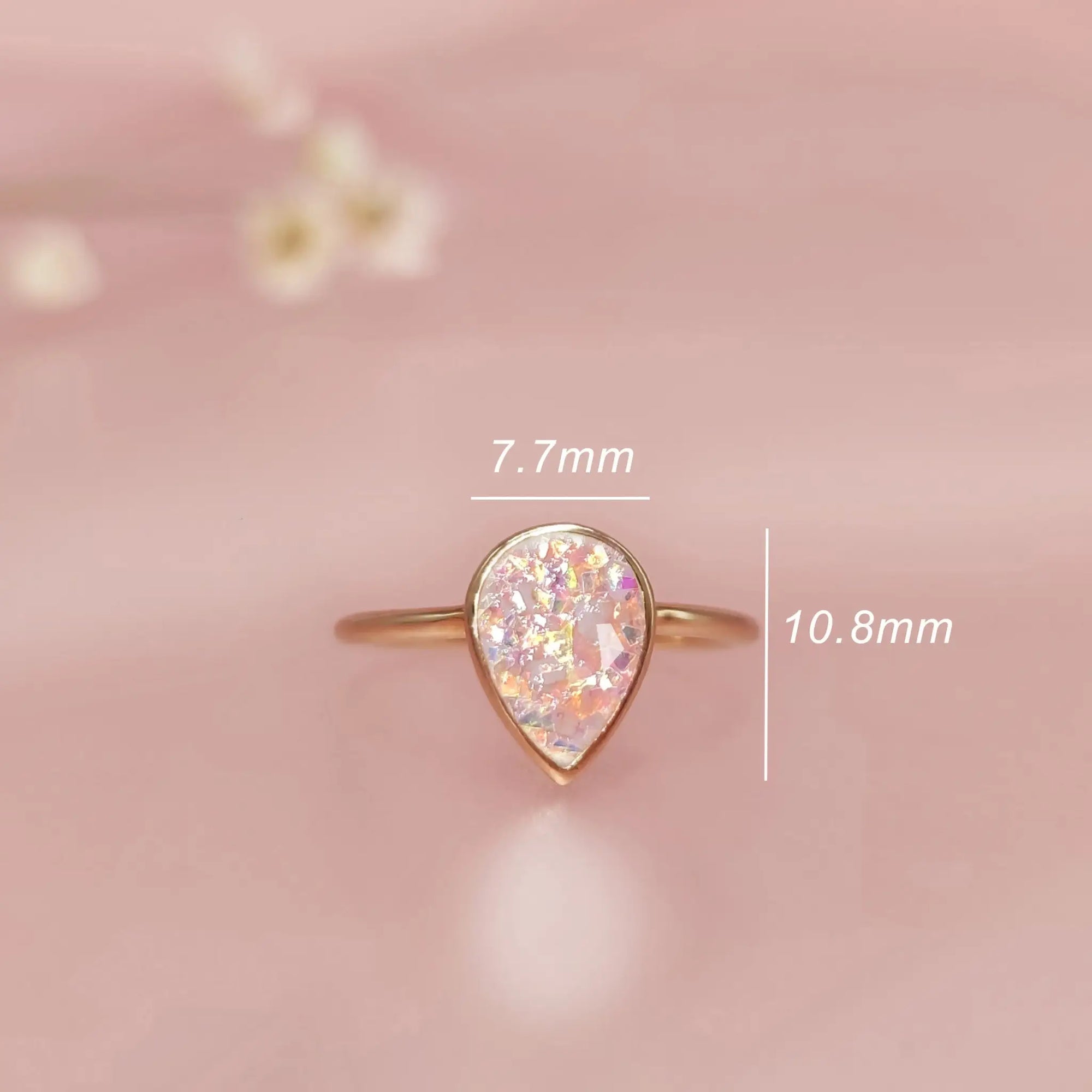 Teardrop Ashes Ring: A Touch of Remembrance