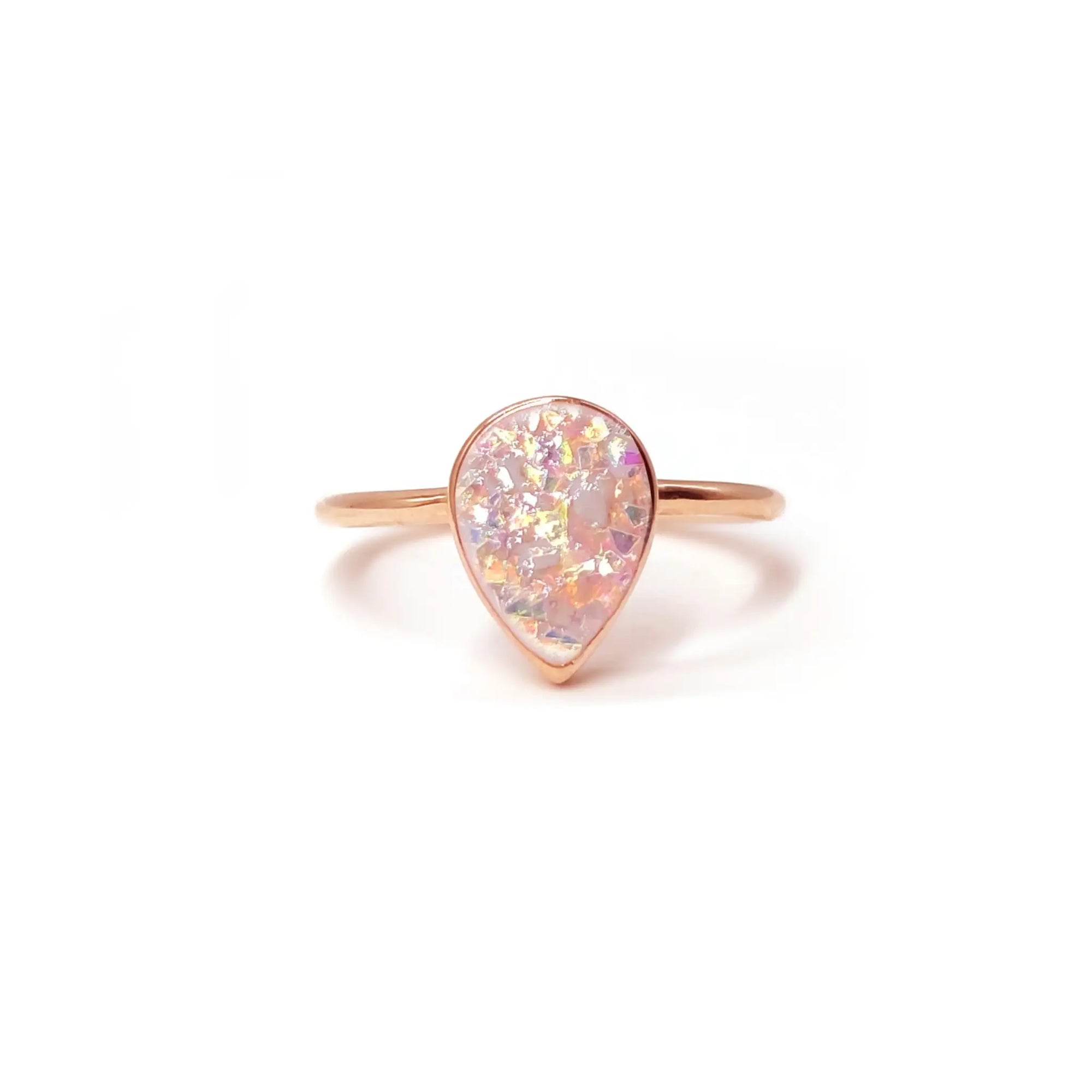 Teardrop Ashes Ring: A Touch of Remembrance