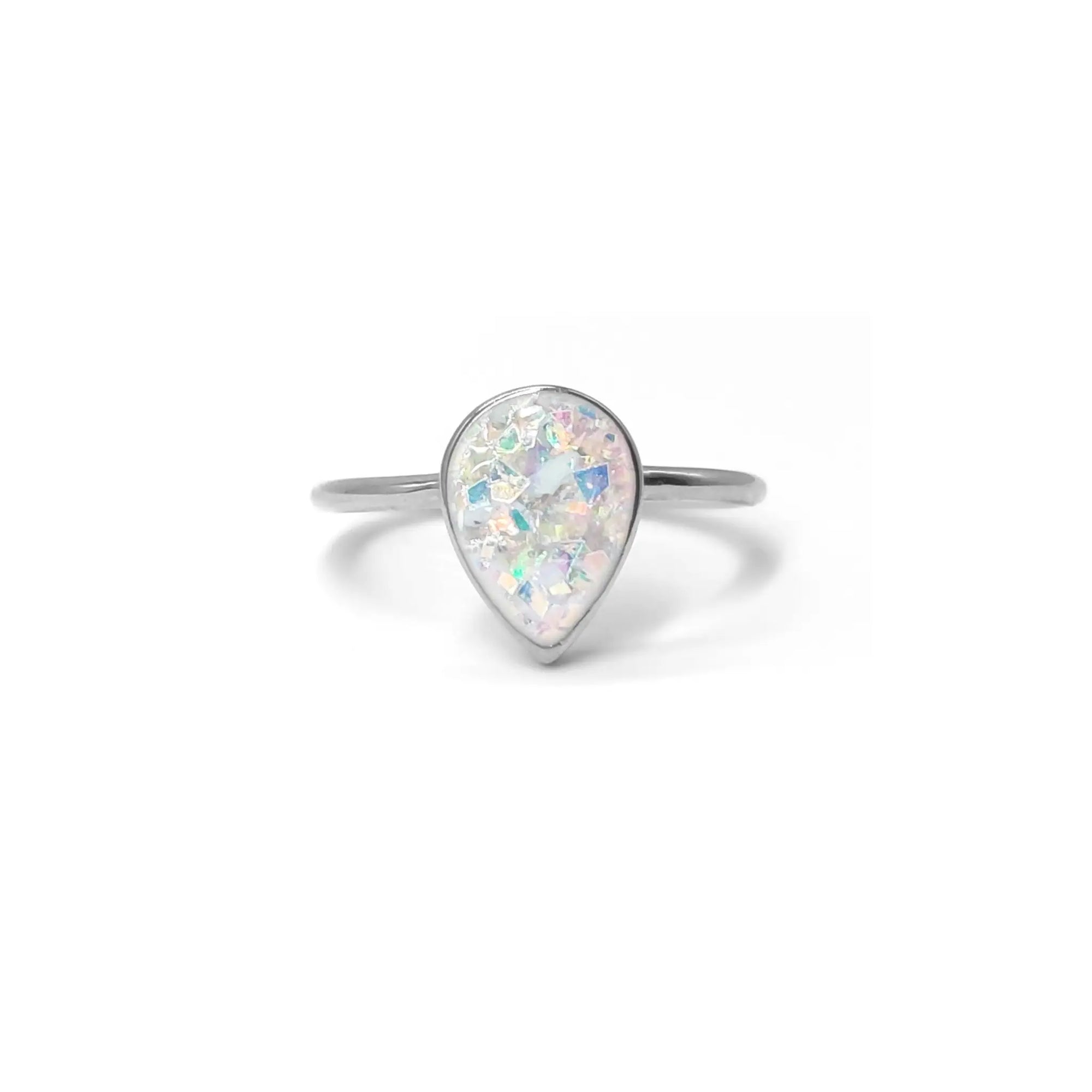 Teardrop Ashes Ring: A Touch of Remembrance